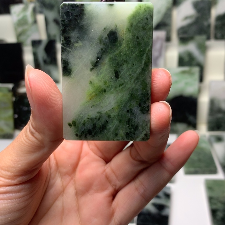 独山玉颈饰未镶嵌