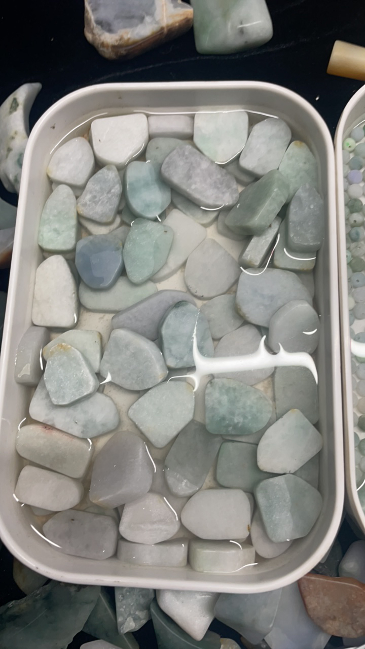 纯天然缅甸翡翠A货发其一