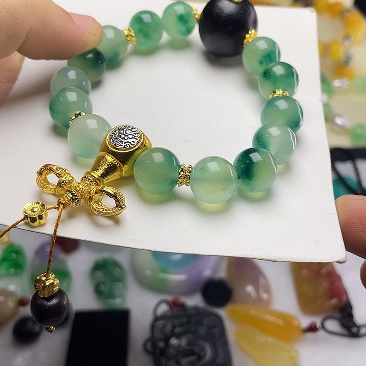 翡翠未镶嵌颈饰翡翠首饰