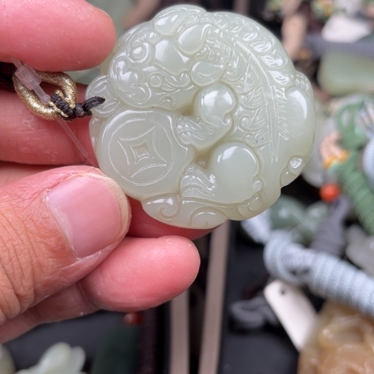 和田玉吊坠未镶嵌