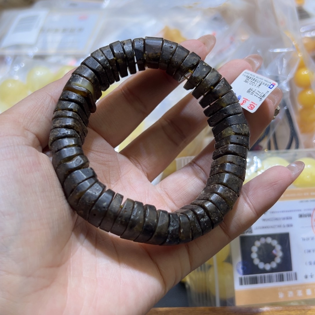 未镶嵌琥珀珠宝奇石