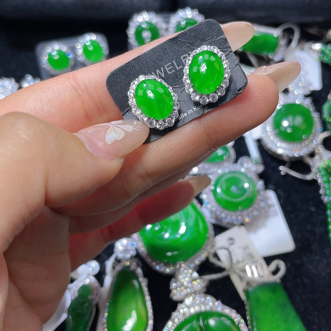 翡翠颈饰银S925镶嵌翡翠