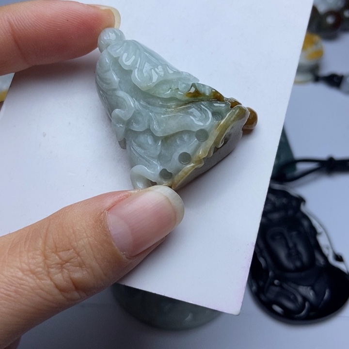 翡翠颈饰未镶嵌翡翠