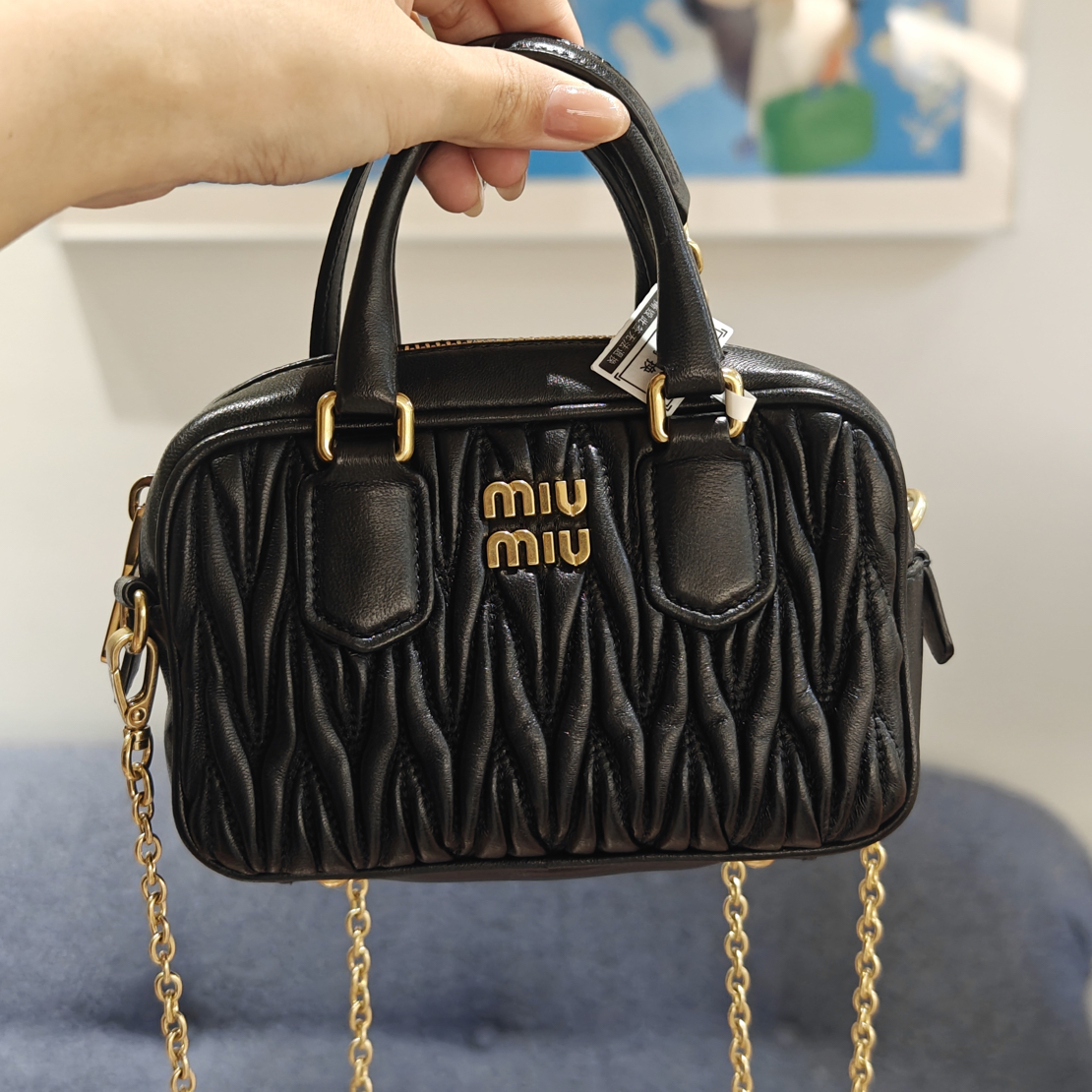 99新 MIU MIU/缪缪 黑金褶皱保龄球包 迷你 芯片 羊皮 手提斜挎
