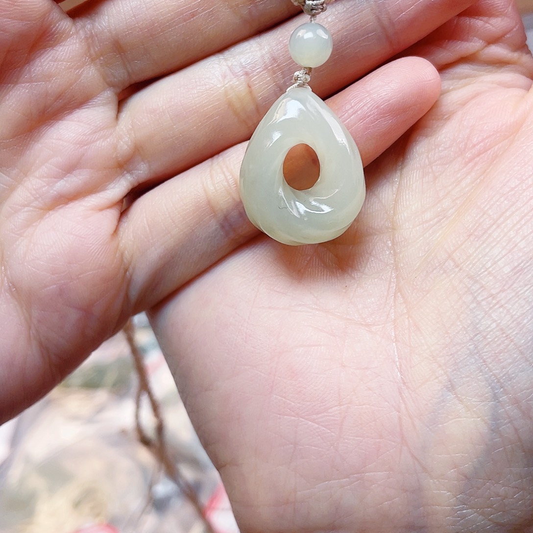 和田玉未镶嵌吊坠(赠链)