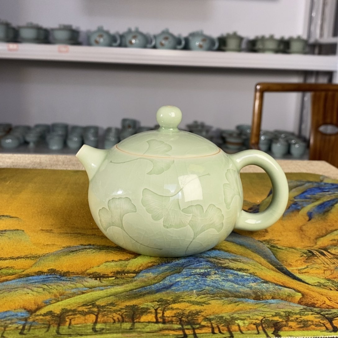【闪购商品】豆绿银杏西施壶微微瑕。。。。。。。。。