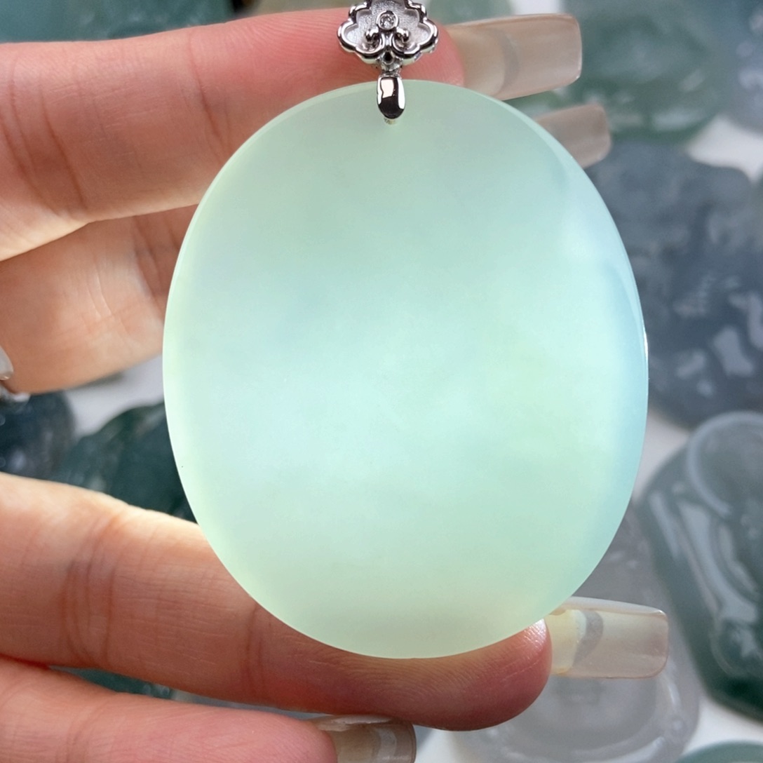 翡翠颈饰未镶嵌无事牌