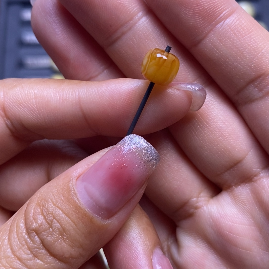 蜜蜡未镶嵌珠宝奇石沁色妖花老型8.2*7.2mm