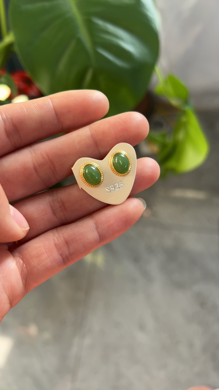 和田玉碧玉菠菜绿耳钉