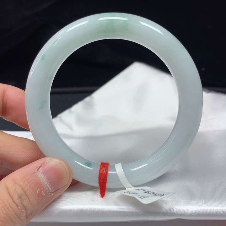 翡翠手镯（圆镯）未镶嵌56.2