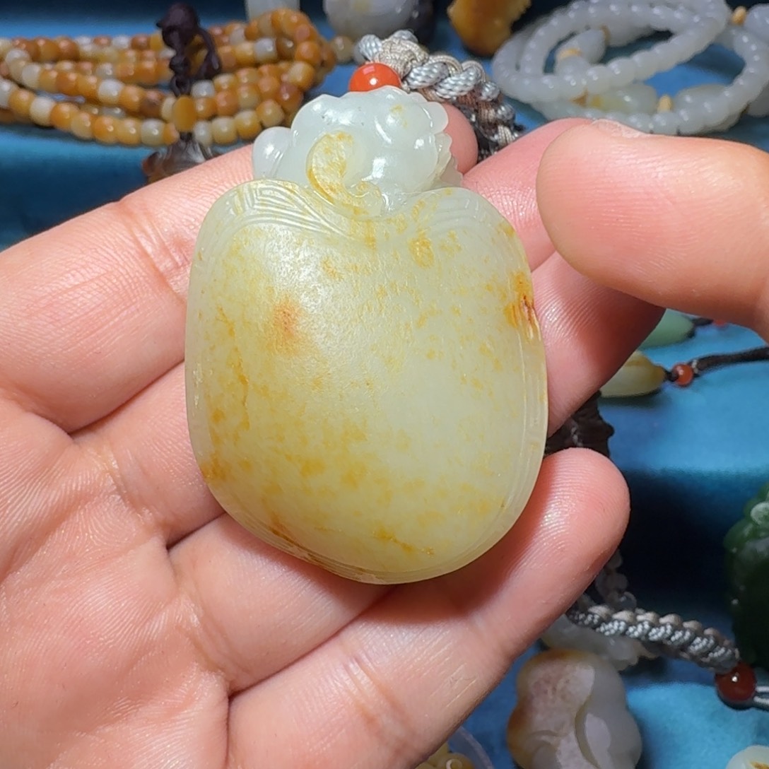 和田玉未镶嵌车挂大**棠