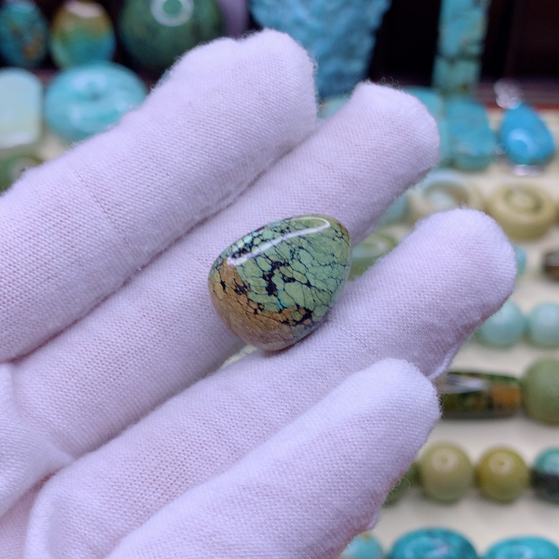 绿松石颈饰未镶嵌