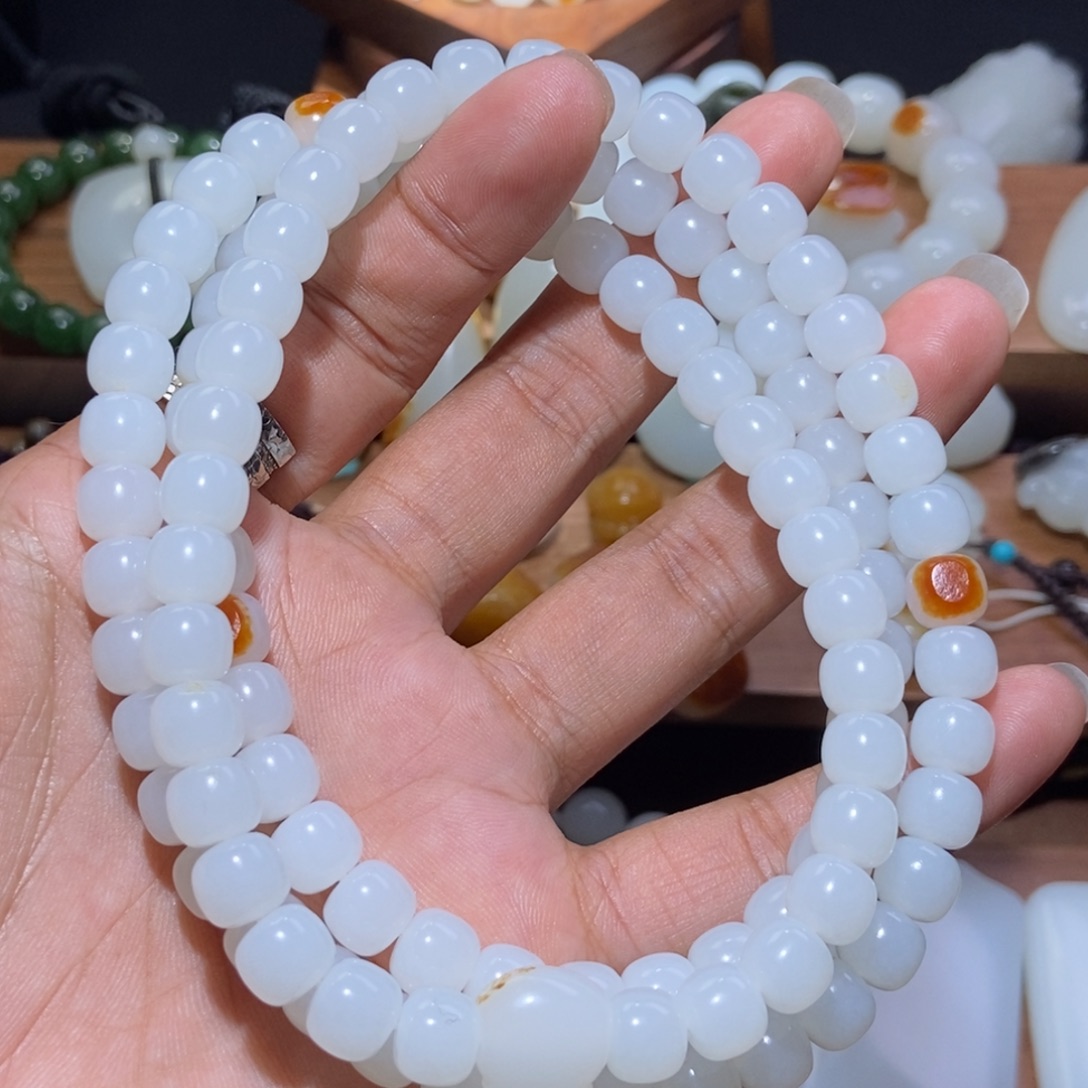 丽***号和田玉未镶嵌颈饰