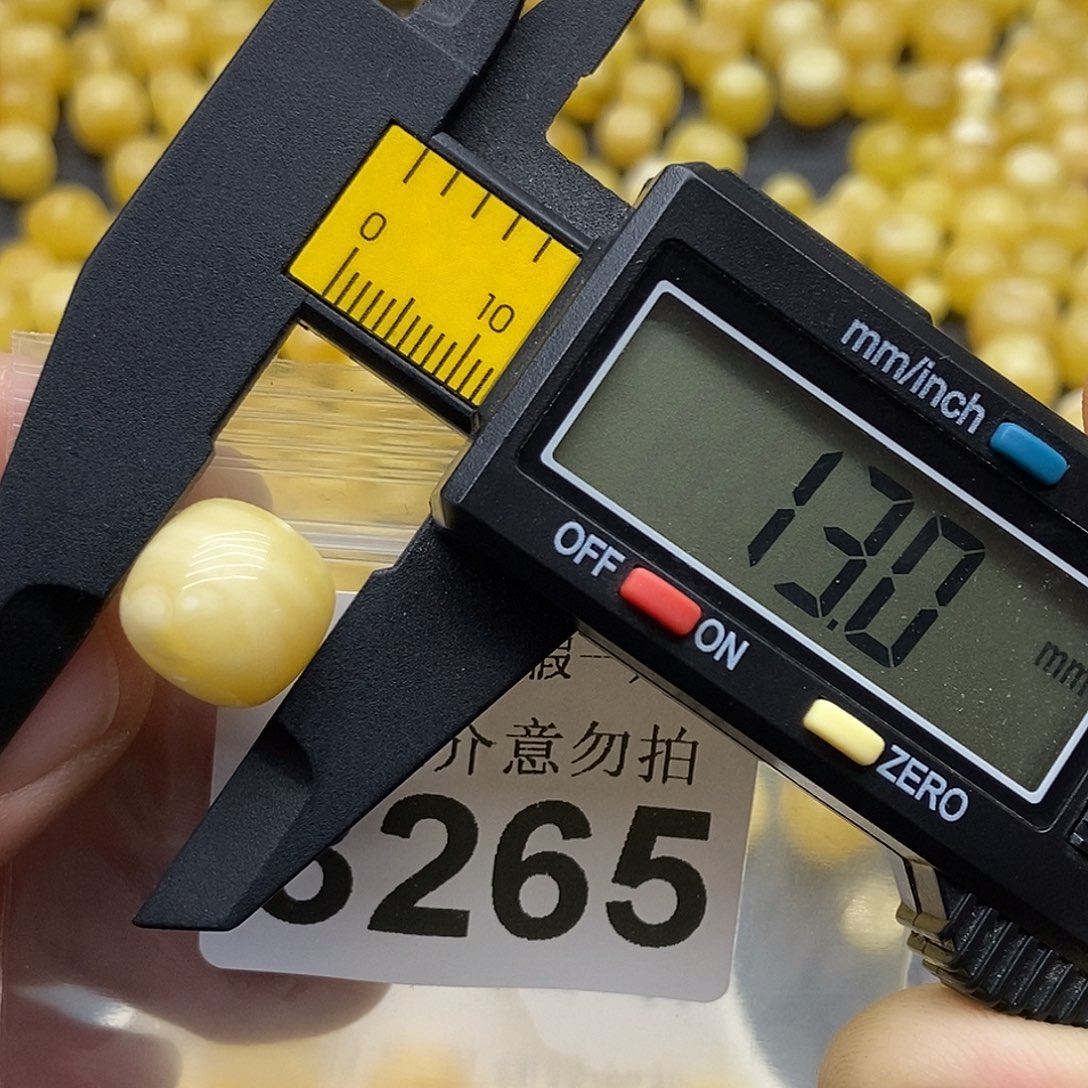 蜜蜡未镶嵌珠宝奇石3265