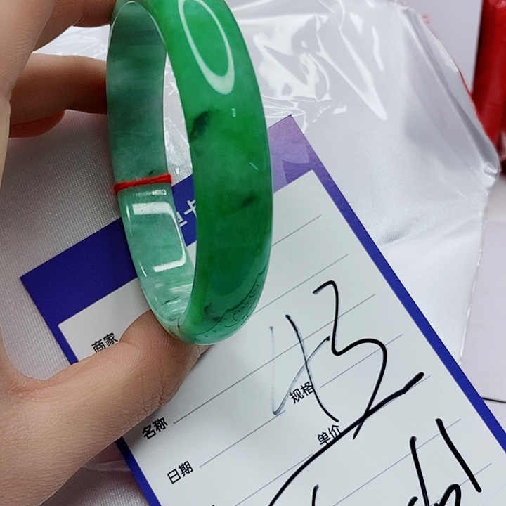 翡翠手镯（圆镯）未镶嵌翡翠