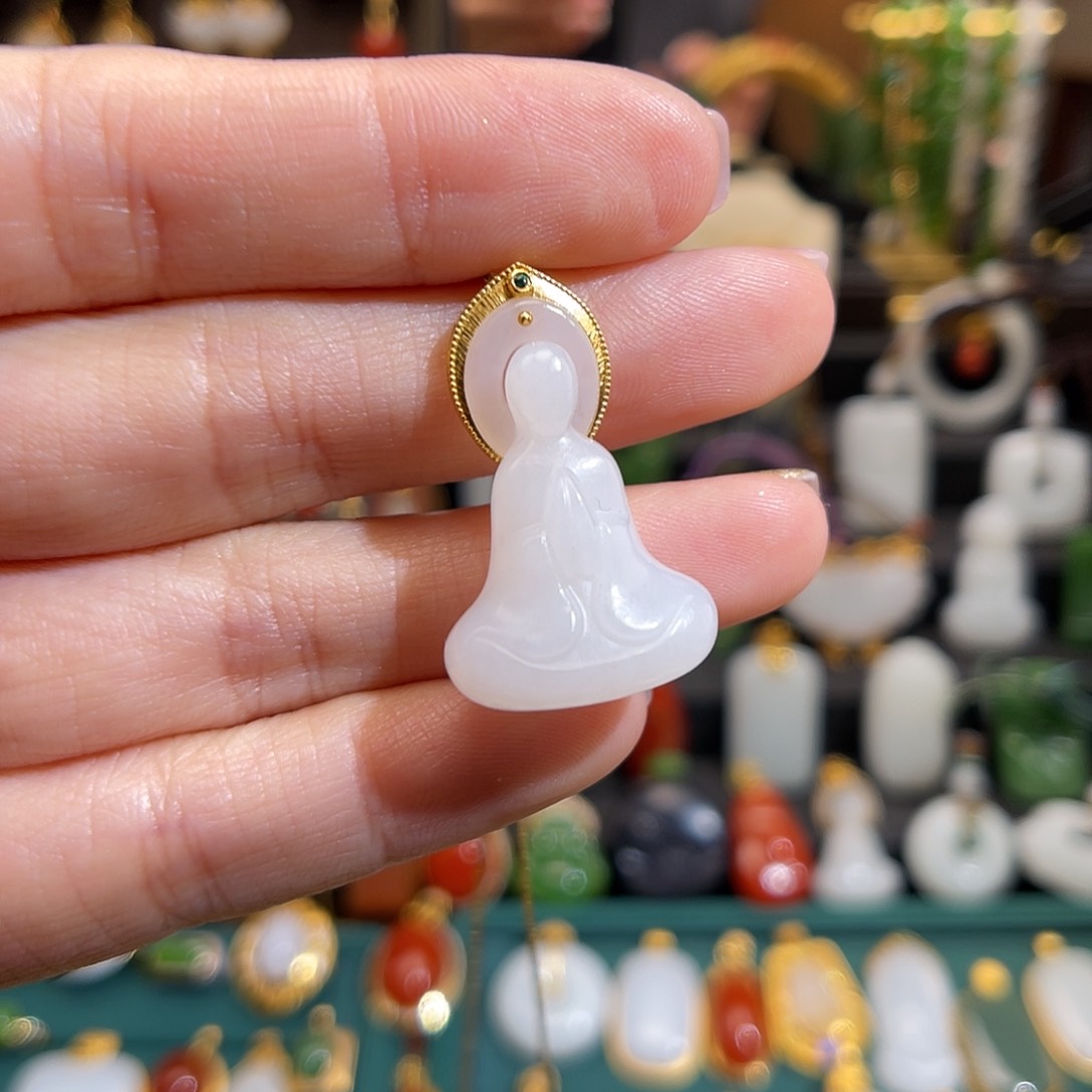 和田玉挂件18K金镶嵌