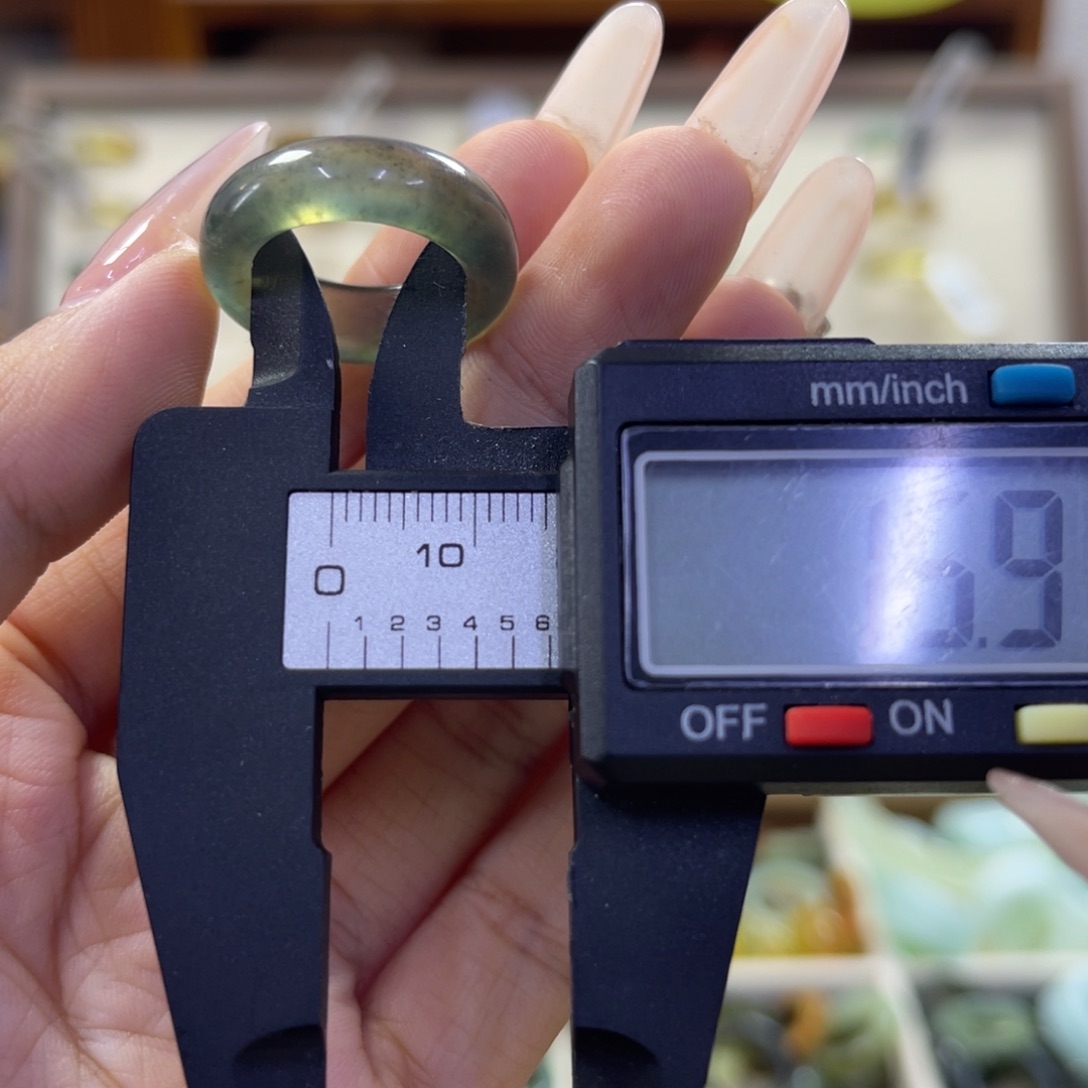 蛇纹石玉未镶嵌手镯173