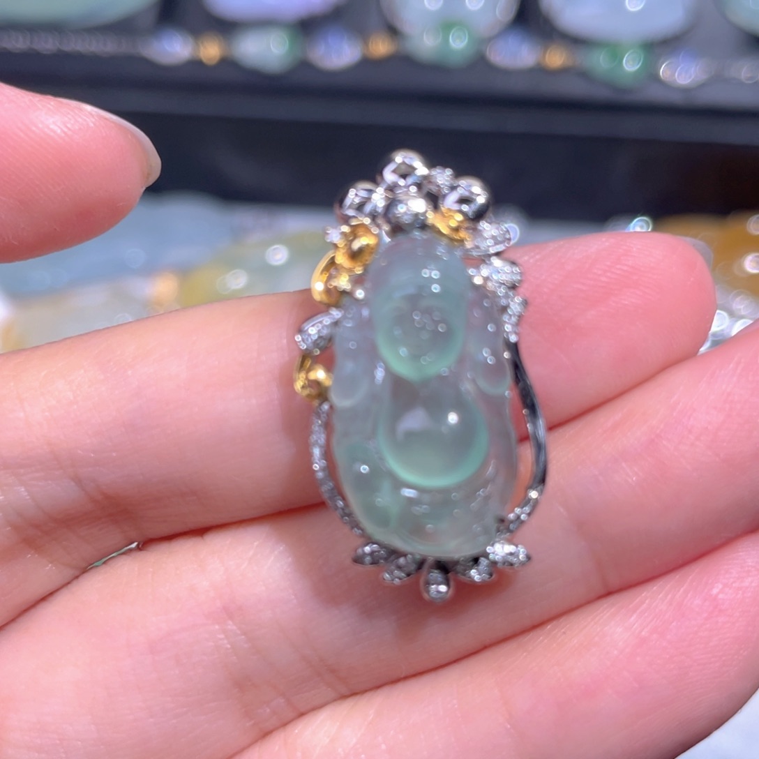 颈饰18K金镶嵌翡翠翡翠