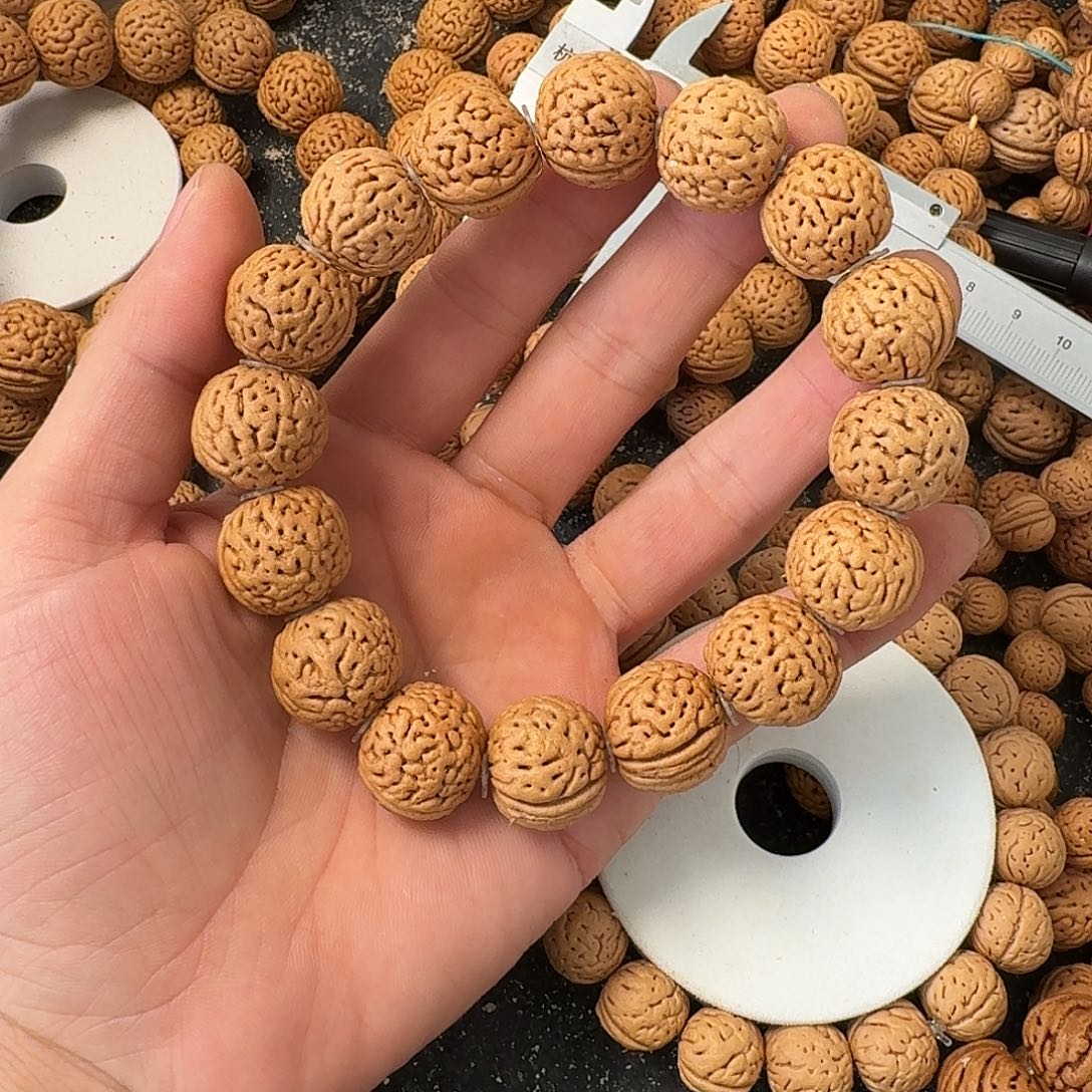 空***吻桃核吊坠野生手串