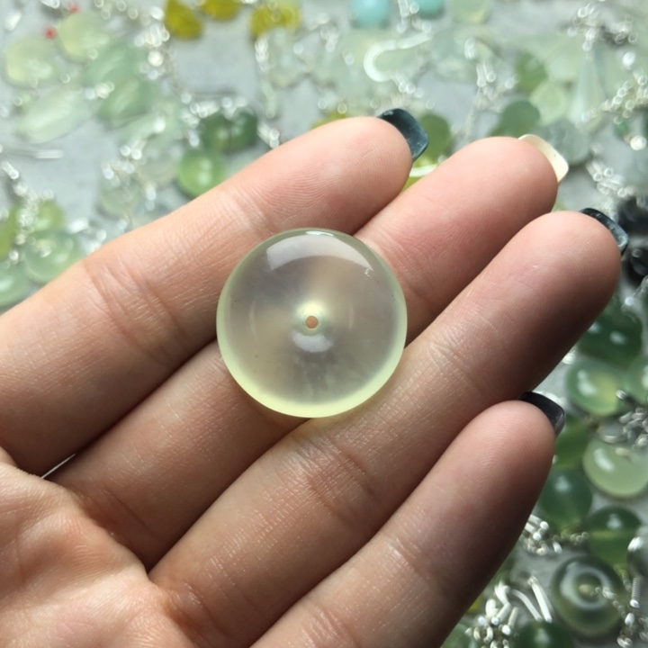 蛇纹石玉颈饰未镶嵌