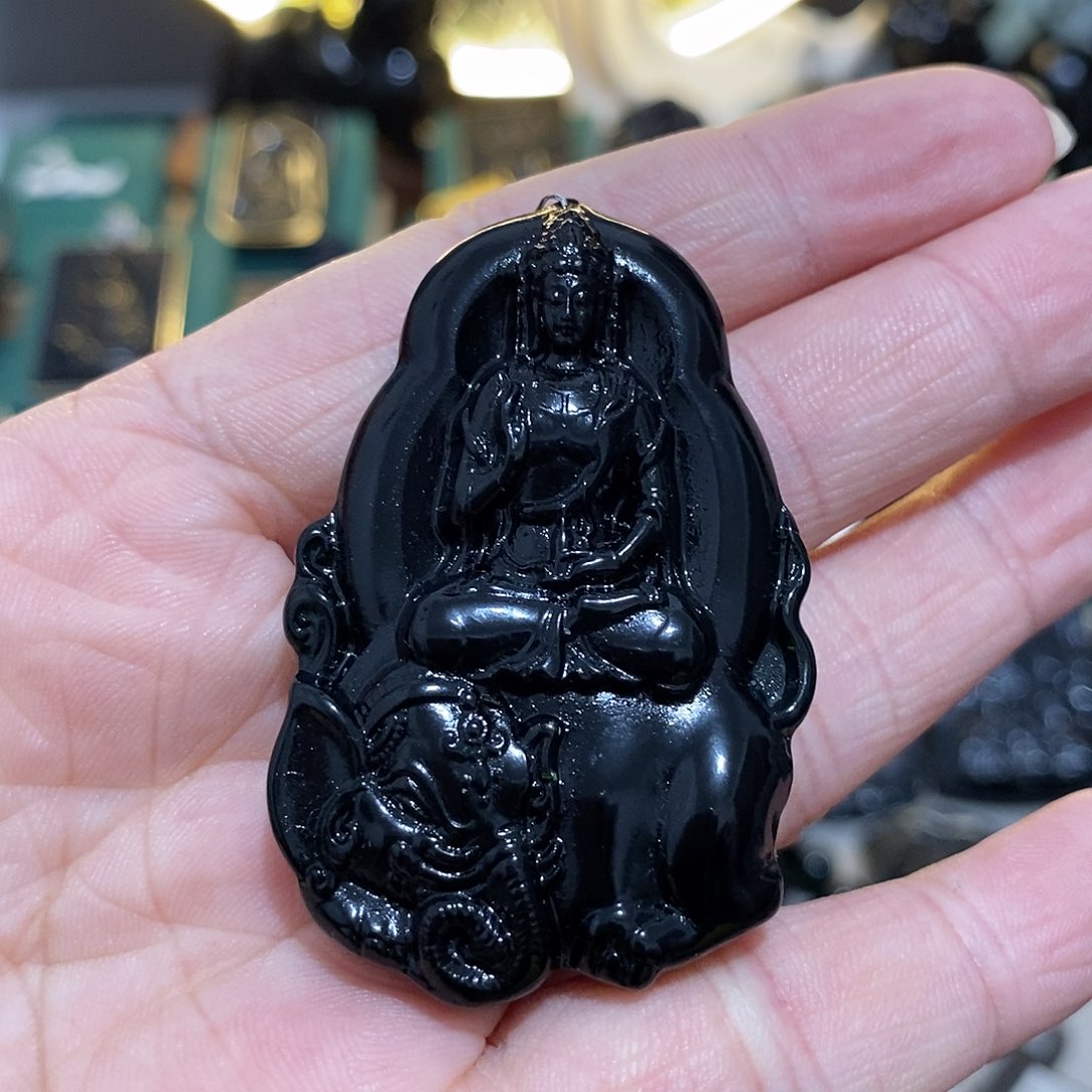 蛇纹石玉颈饰未镶嵌黑*