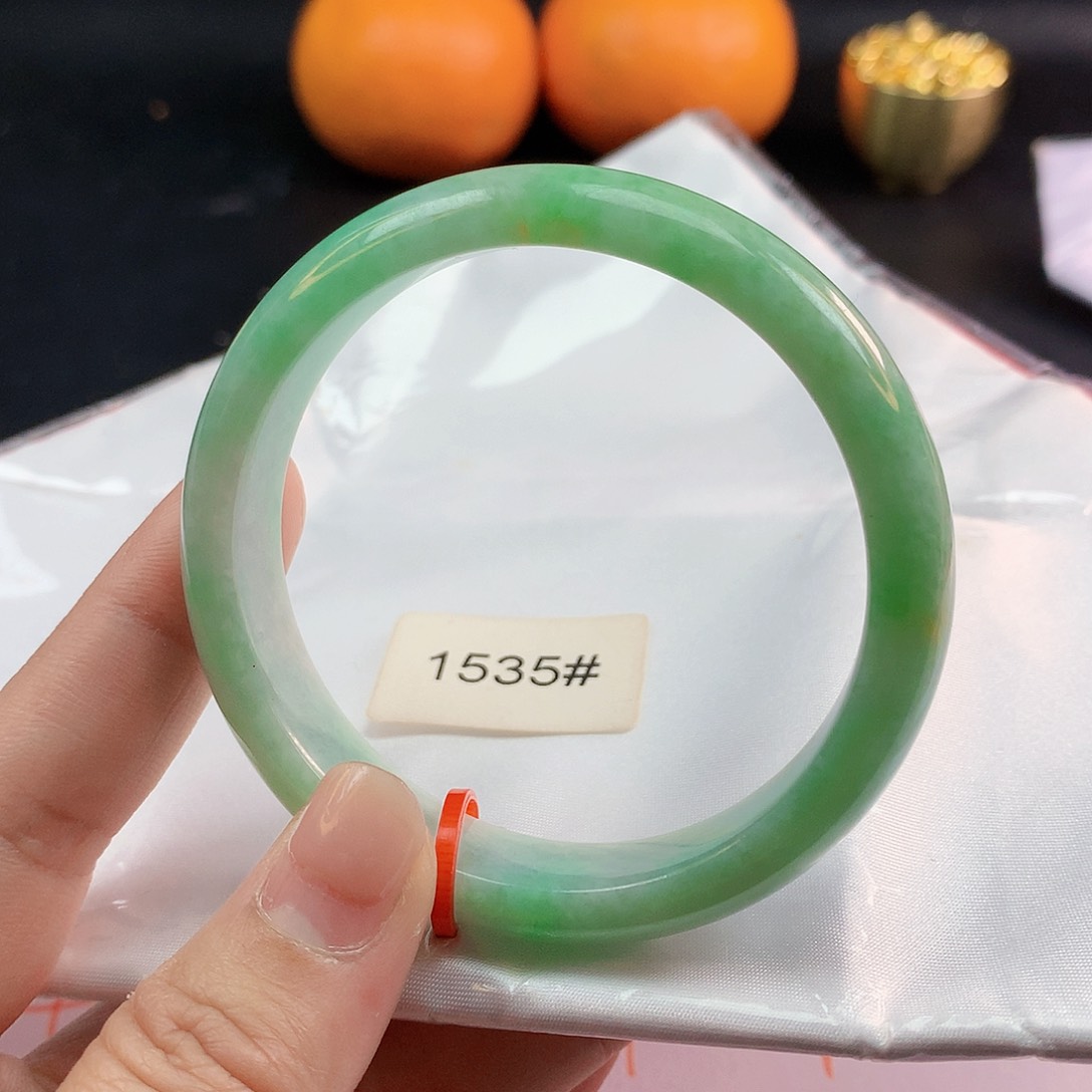 翡翠手镯未镶嵌56圈1535