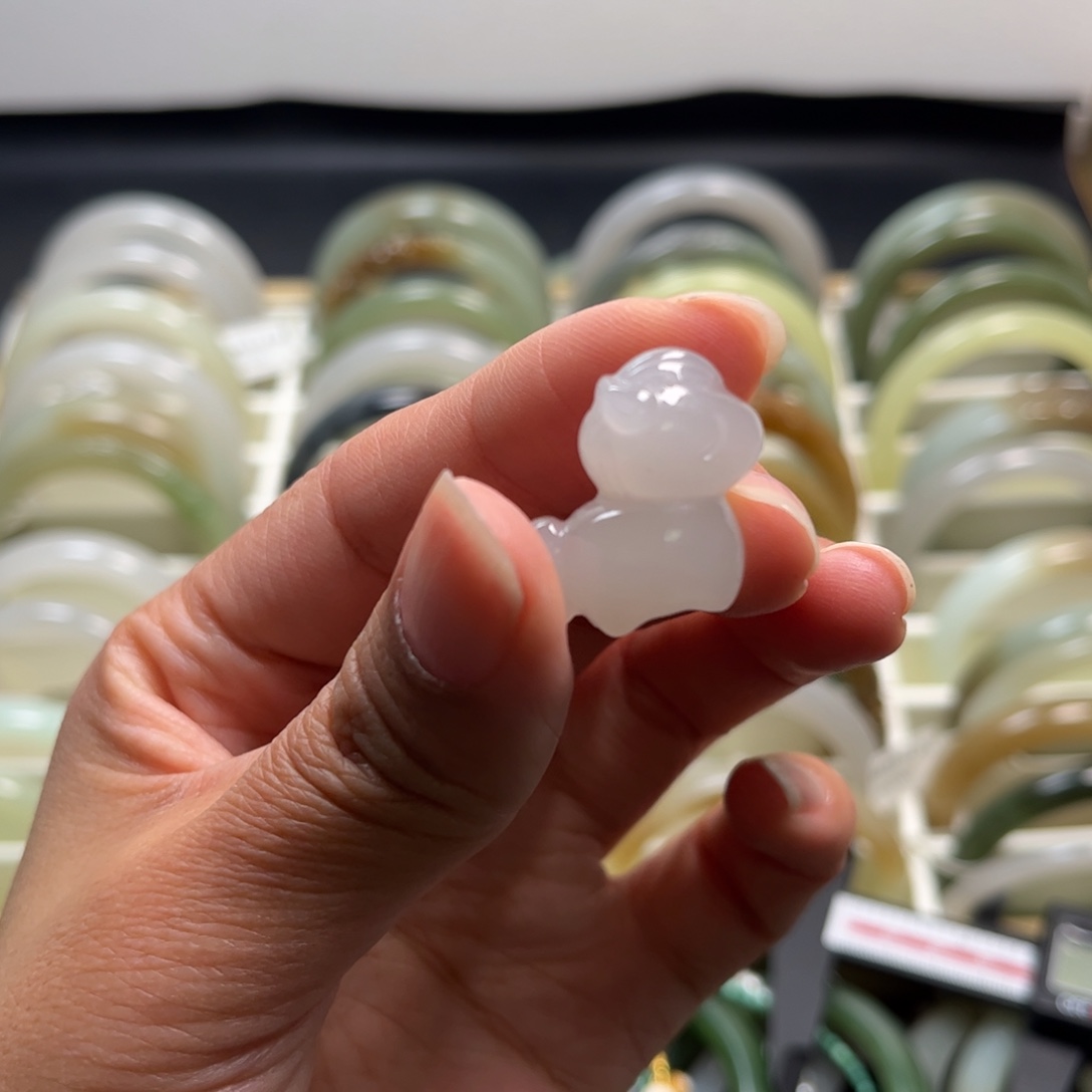 呀***呀和田玉未镶嵌吊坠(赠链)