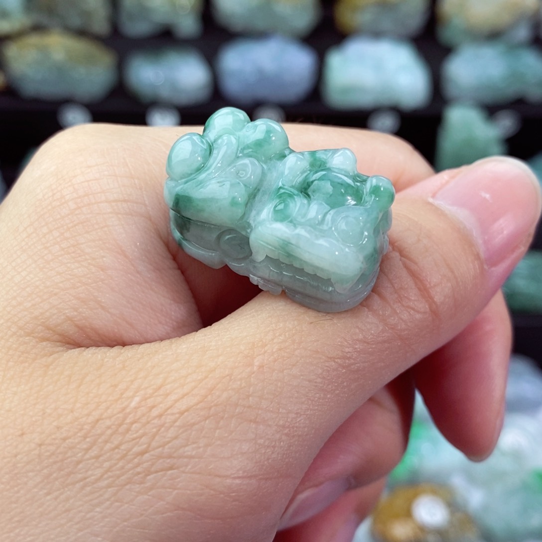 翡翠颈饰未镶嵌天然