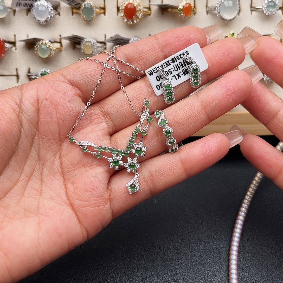 翡翠戒指银S925镶嵌缅甸天然A过翡翠套盒