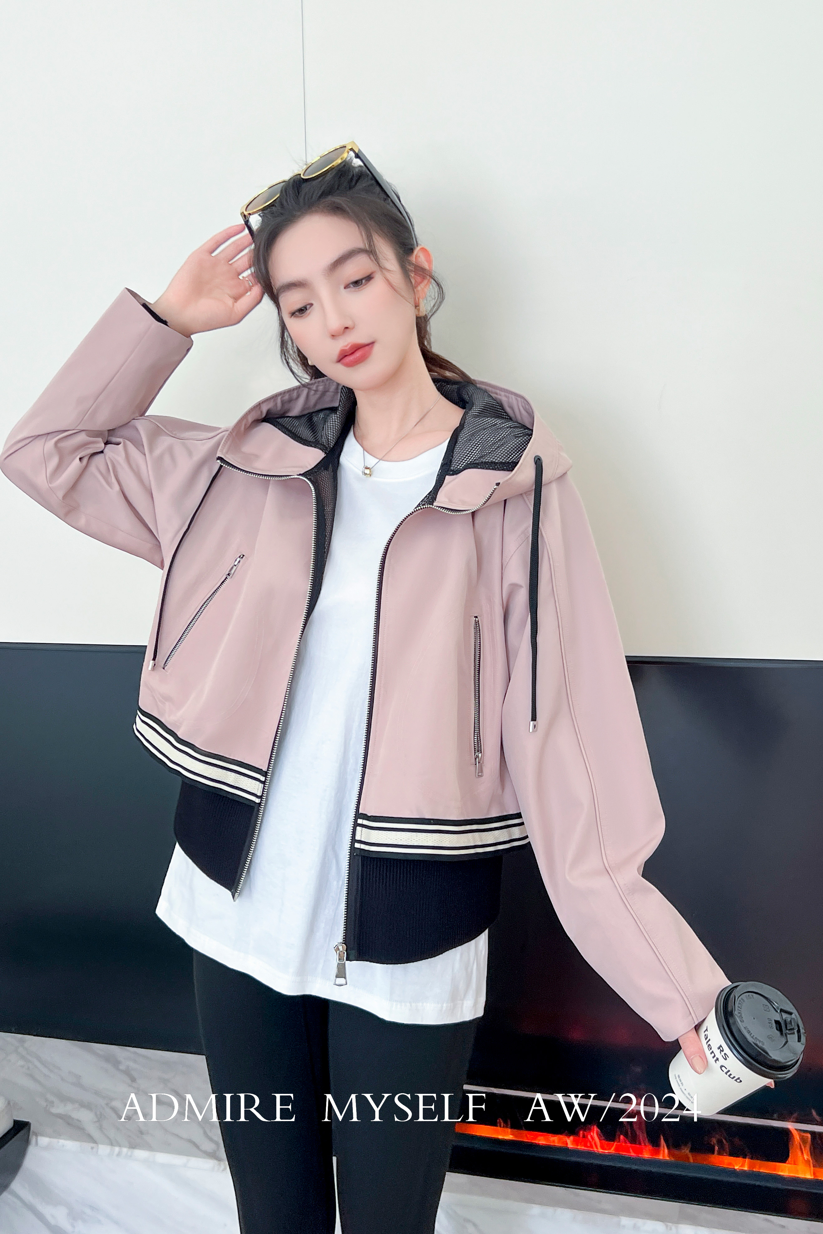 粉色女士短款风衣