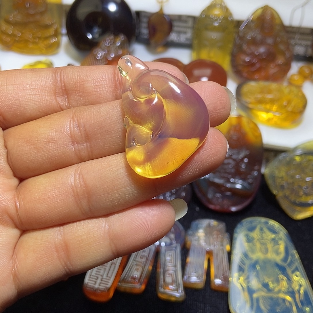 琥珀未镶嵌颈饰缅甸天然琥珀吊坠