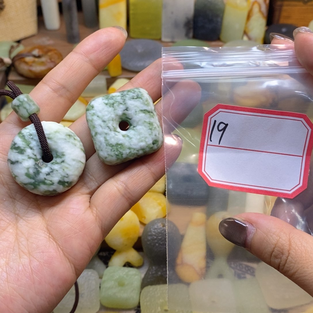 未镶嵌蛇纹石玉颈饰用****5