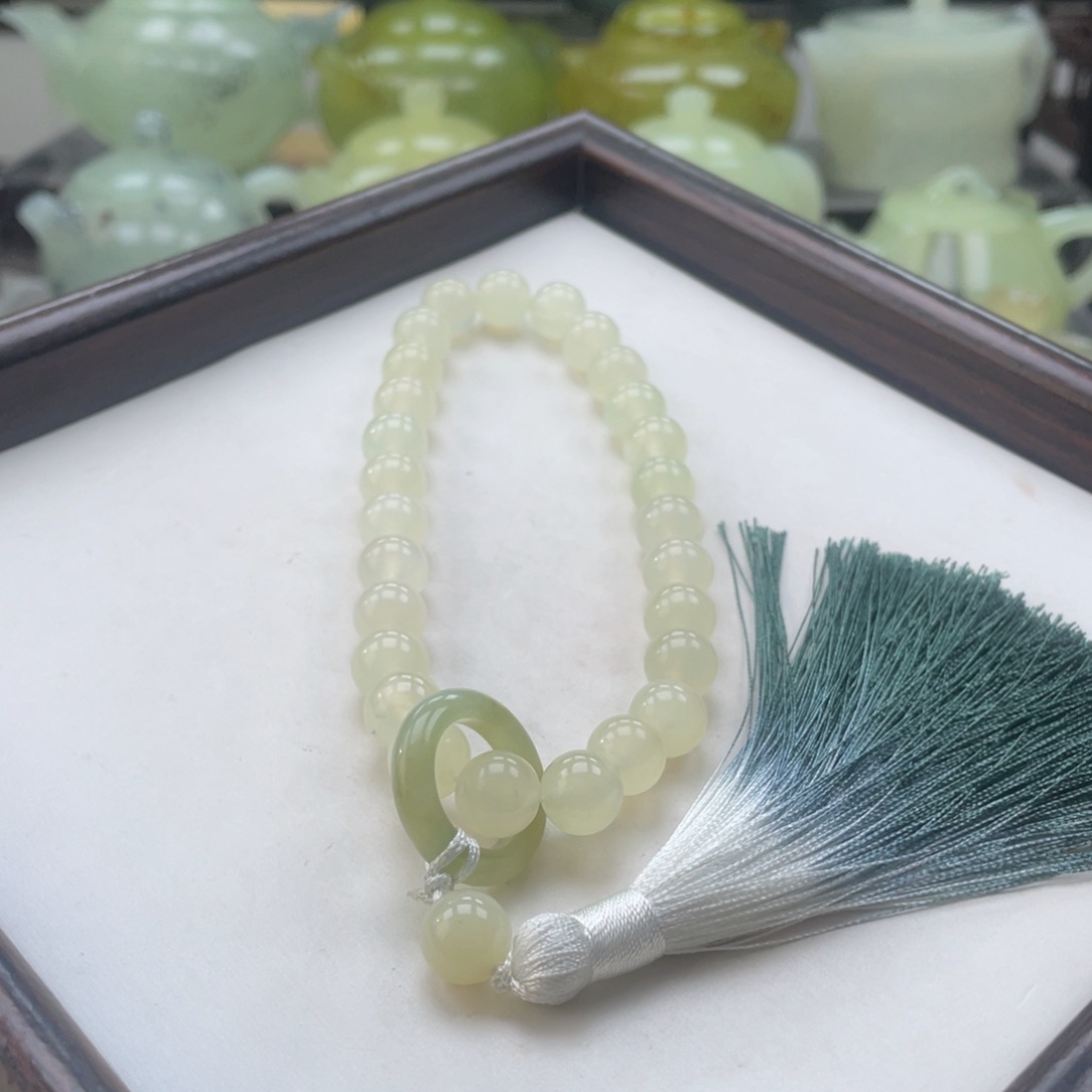 蛇纹石玉未镶嵌手持