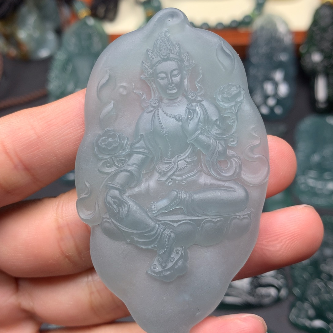 A***E翡翠未镶嵌颈饰度母