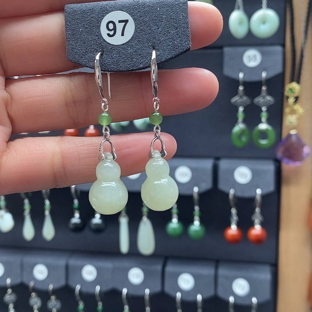 王***。和田玉银S925镶嵌耳饰