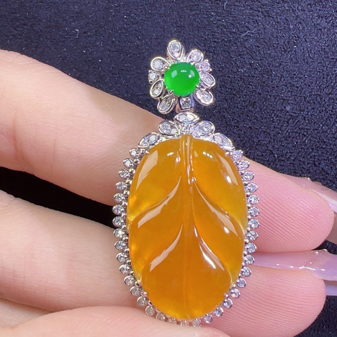 翡翠18K金镶嵌颈饰叶子