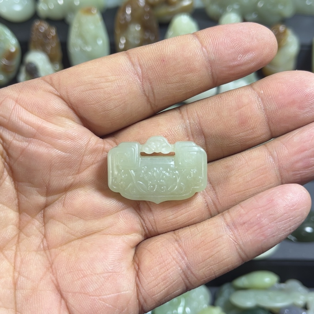 和田玉未镶嵌颈饰