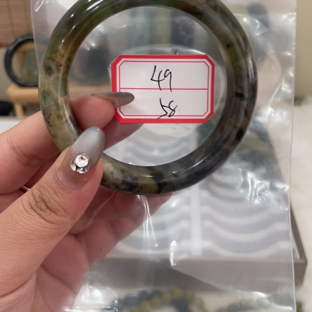 蛇纹石玉手镯未镶嵌