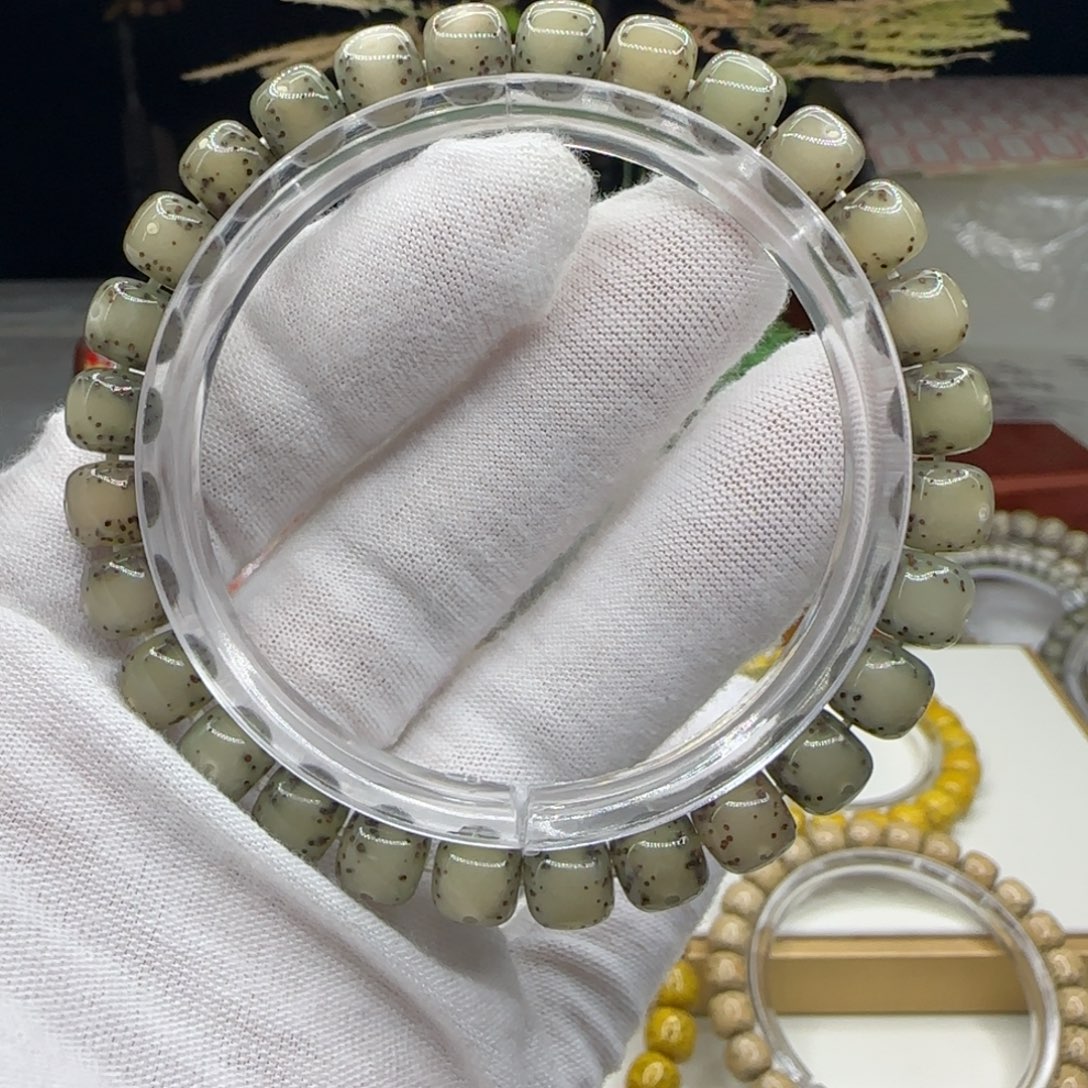 星月菩提手串绿冰通体大留白8×7一朵果
