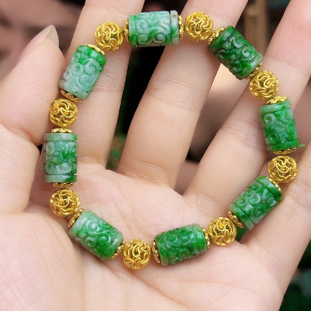 翡翠未镶嵌颈饰多样性