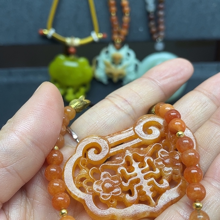 未镶嵌蛇纹石玉颈饰