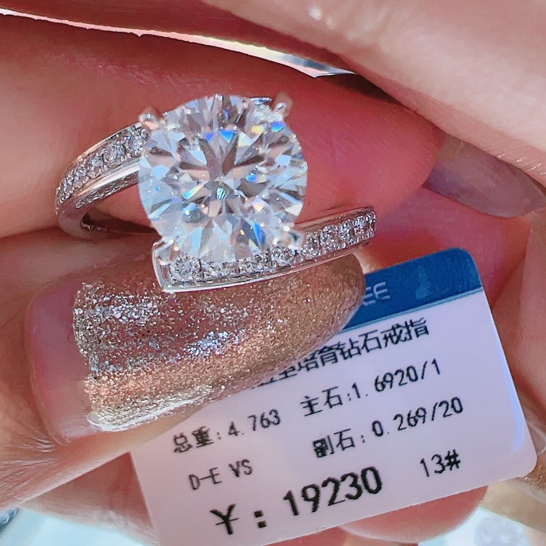 实验室培育钻石18K金镶嵌1.692ct13