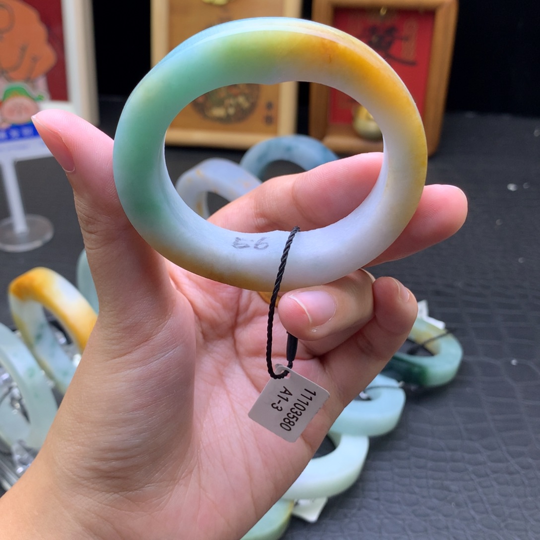 定制翡翠未镶嵌翡翠手镯