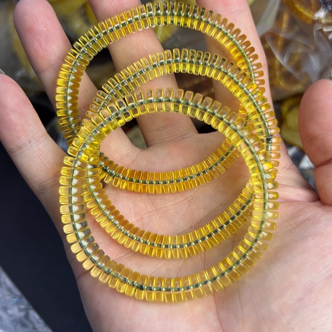 琥珀未镶嵌裸石8mm金珀净水多样发其一