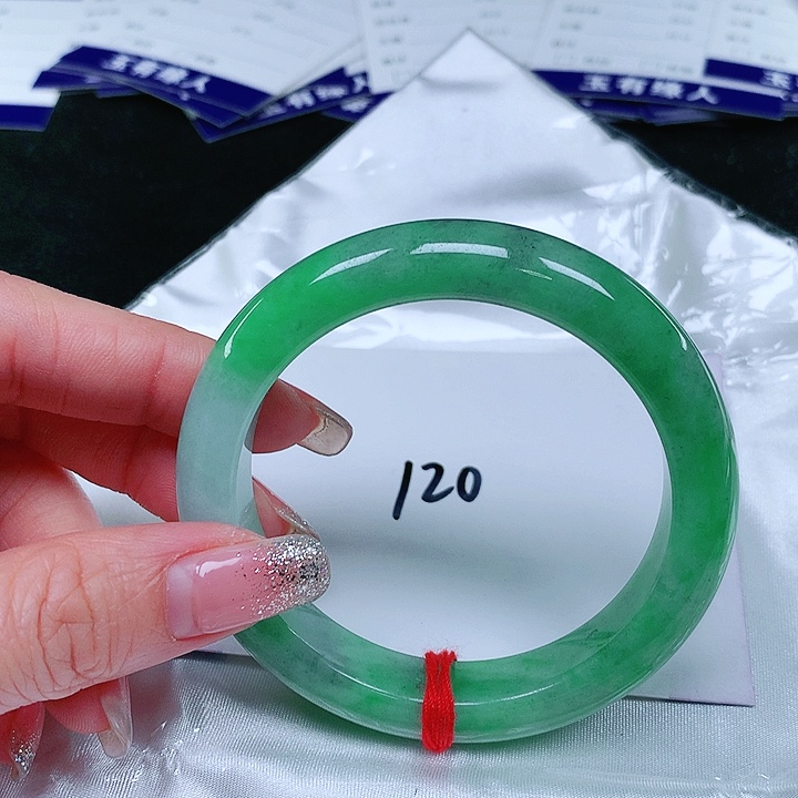 翡翠手镯未镶嵌翡翠手镯为镶嵌