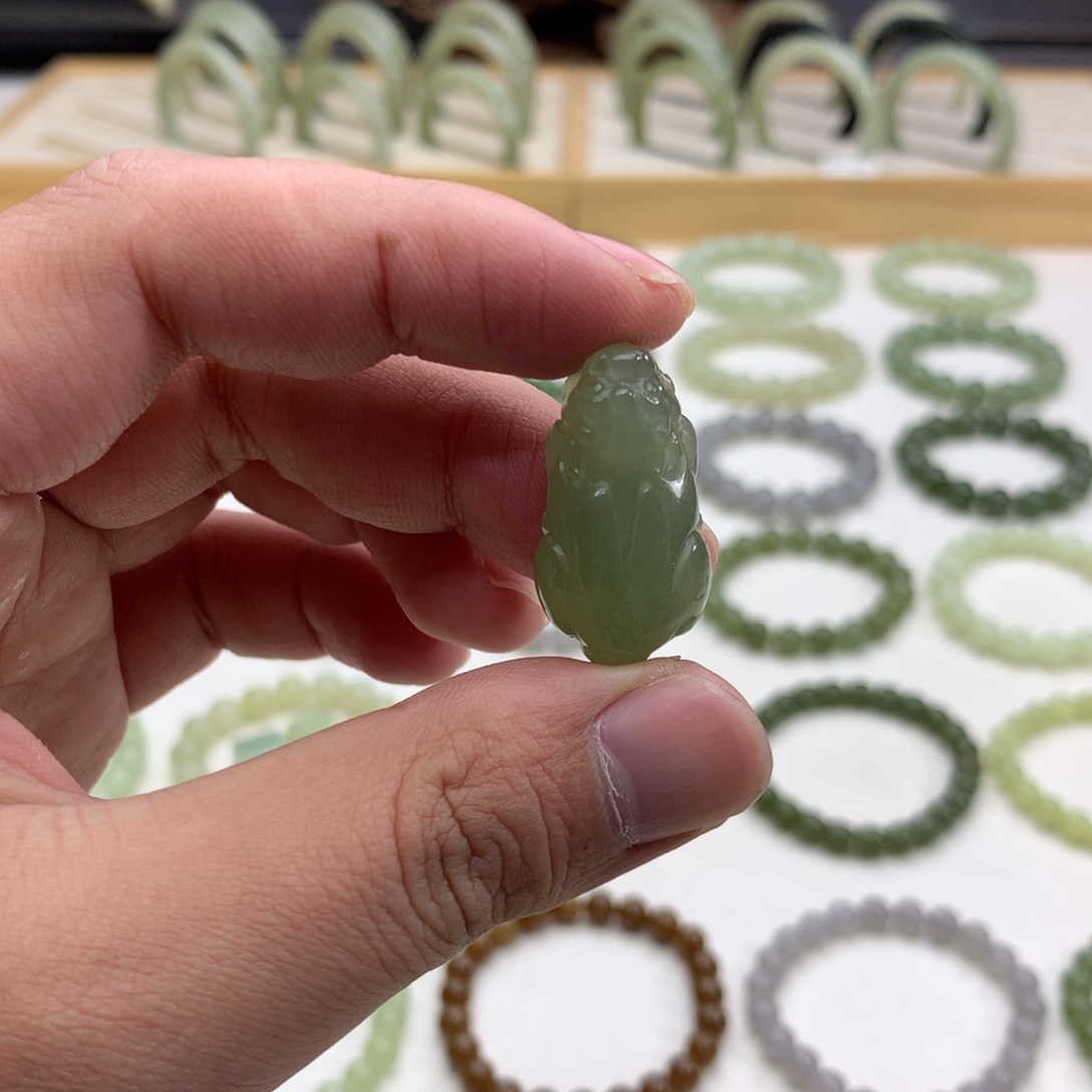 和田玉吊坠未镶嵌