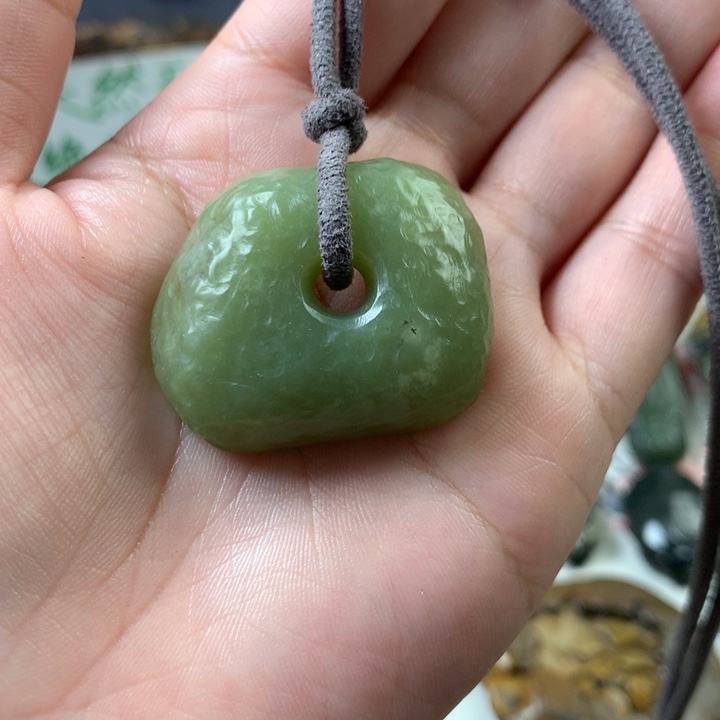 透闪石质玉挂件未镶嵌