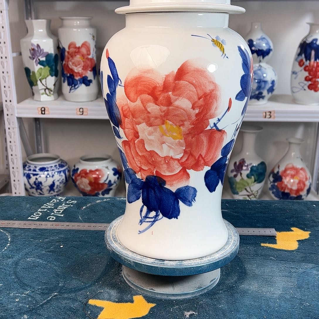 摆件景德镇陶瓷将红牡