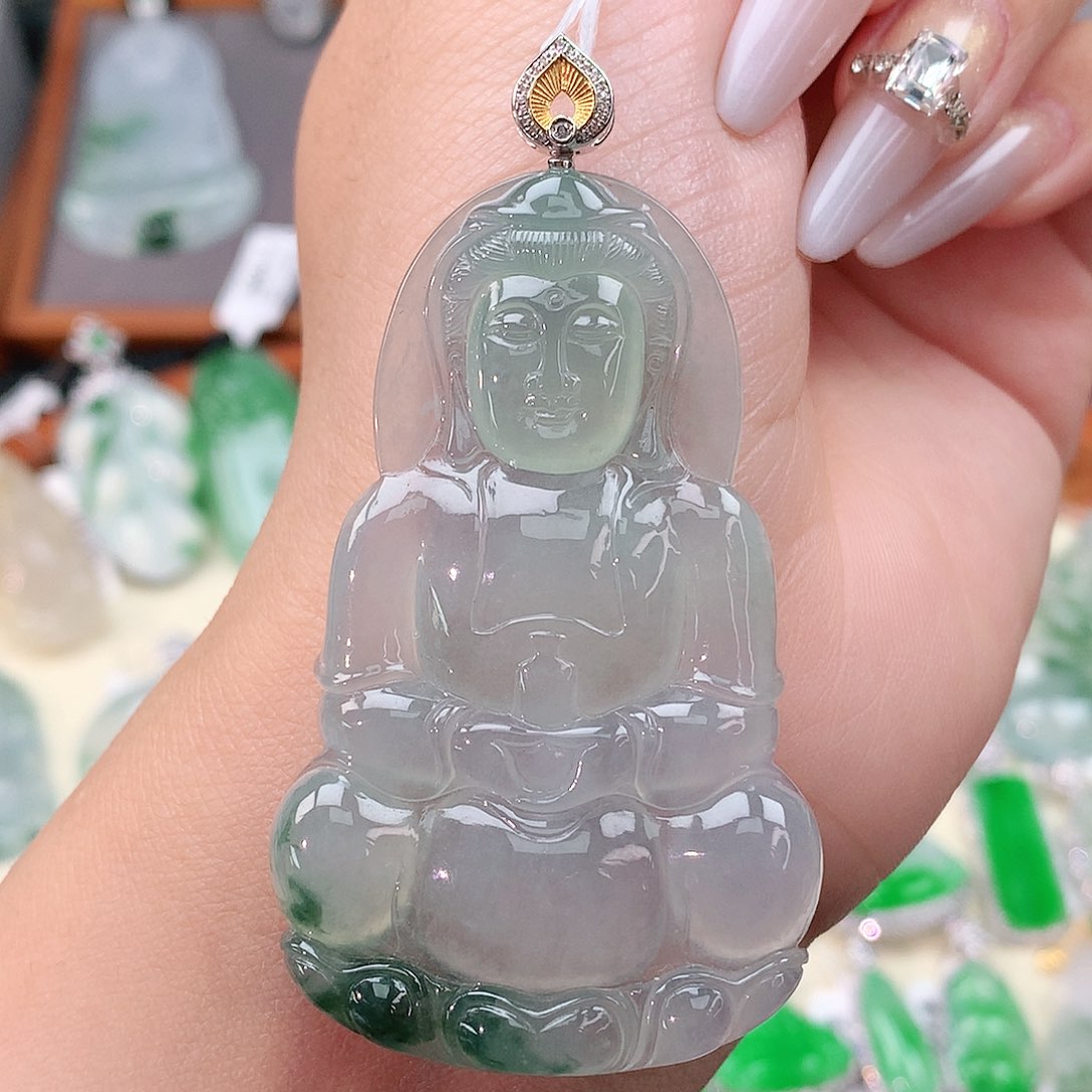 颈饰18K金镶嵌翡翠观音
