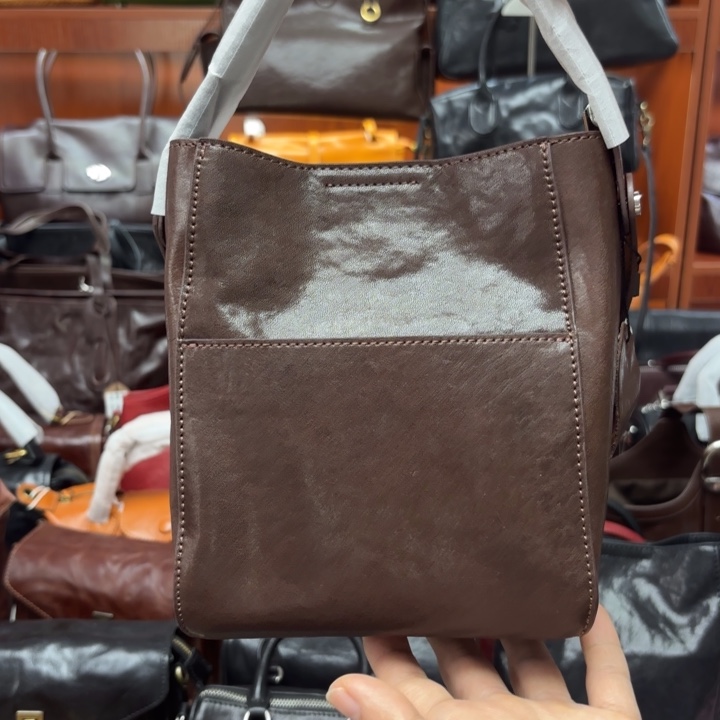 头层牛皮咖啡色水晶植鞣小水桶